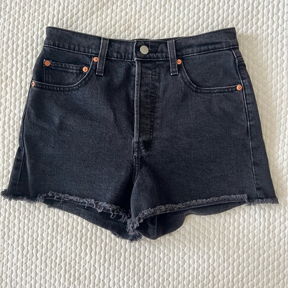 Levi's Pants - NWOT Levi’s denim shorts, size 29